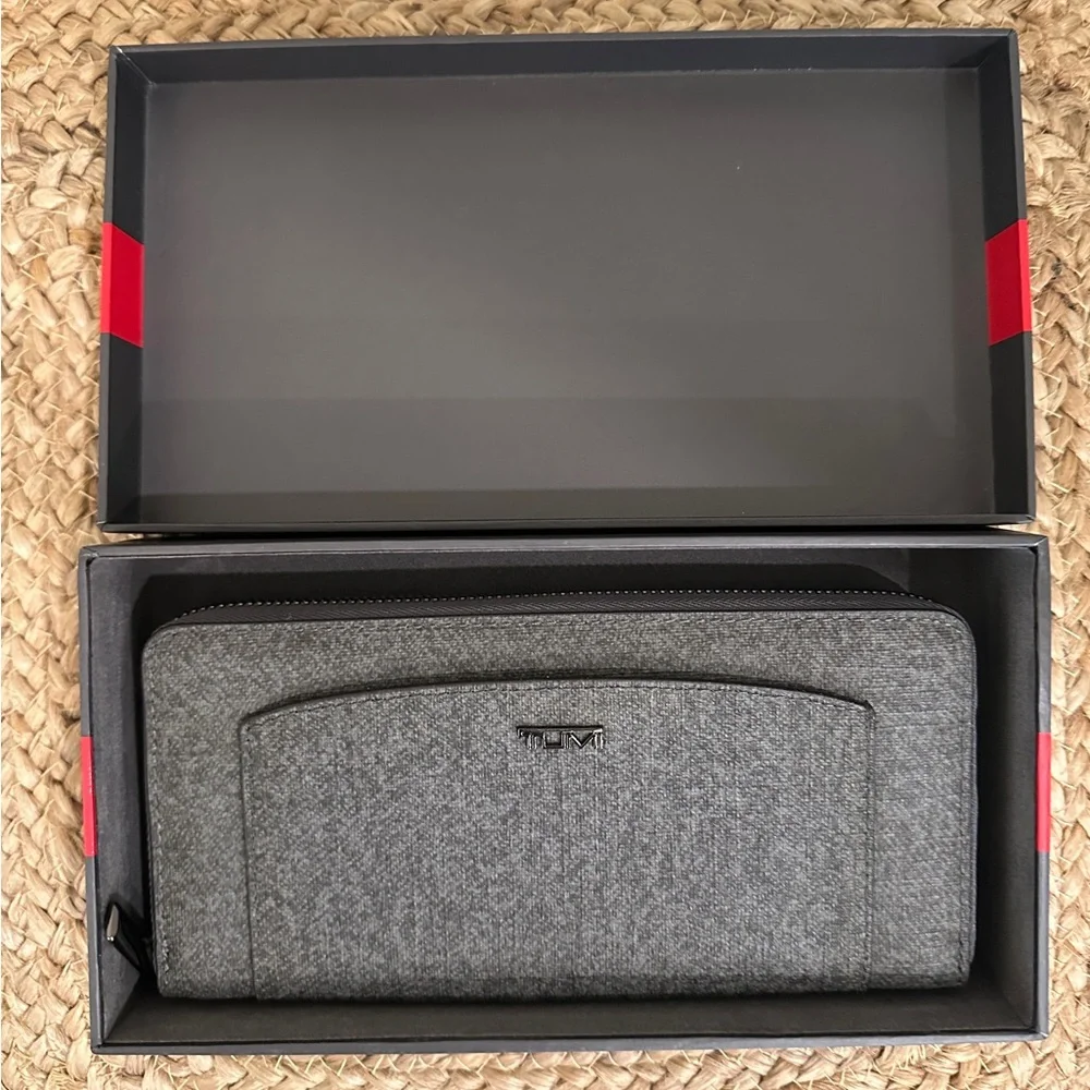 TUMI Sinclair SLG Zip-Around Continental Wallet Earl Grey RFID